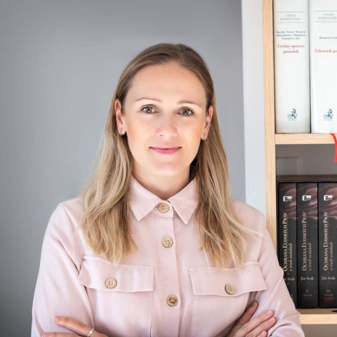 Portrét JUDr. Lenky Kmeťovej, LL.M.